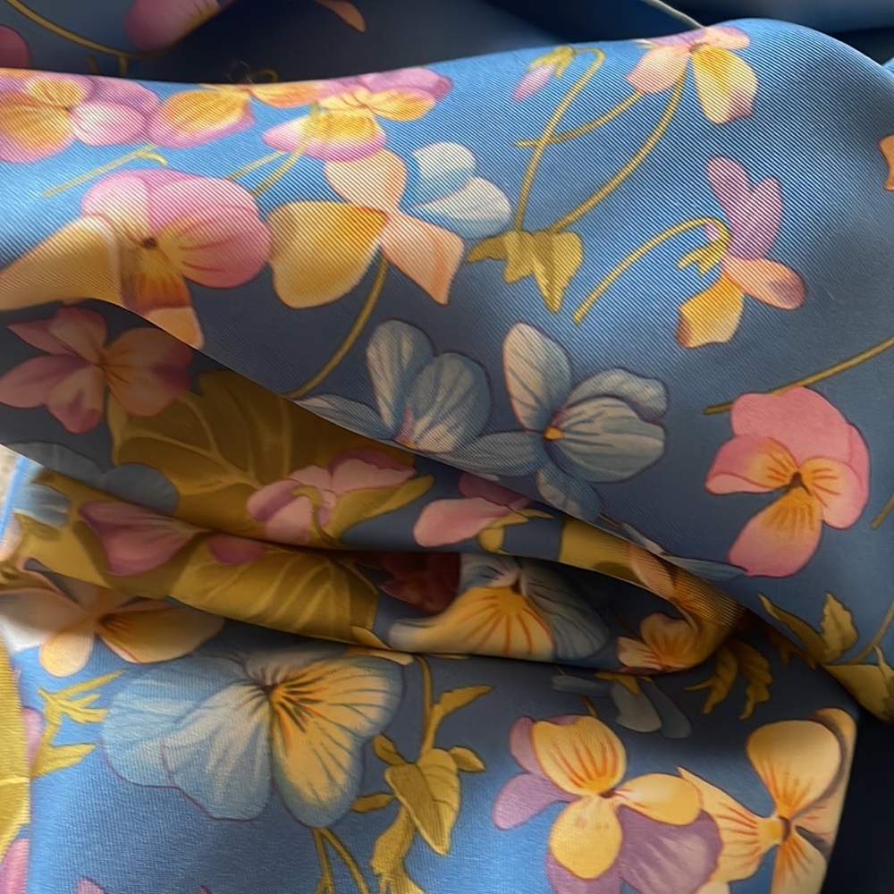 Beautiful silk scarf 35” by35” - Picture 5 of 5